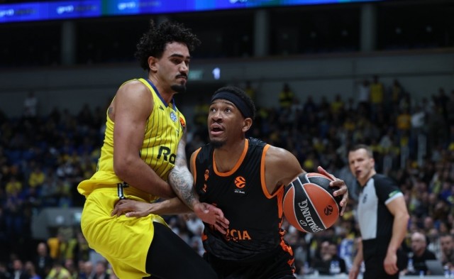 Valencia Basket reacciona tarde y acusa la falta de acierto en Jerusalén