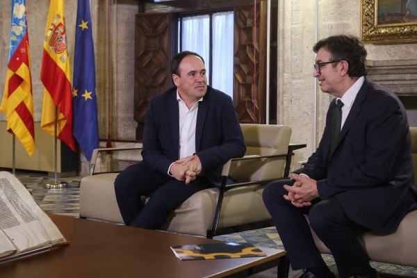 La CEV pide en su primera reunión con Llorca que refuerce el diálogo social y reduzca la 