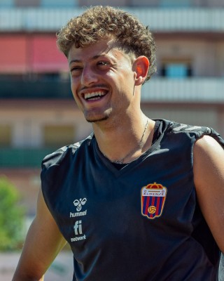 'Simo' deja atrás sus problemas musculares y opta a entrar en la convocatoria contra el Almería