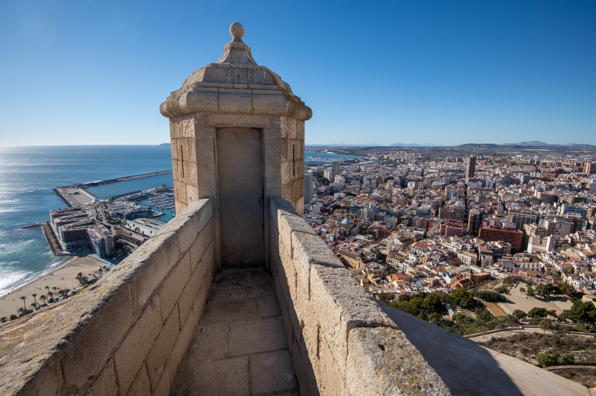 Panorámica de Alicante, tomada desde el Castillo de Santa Bárbara.