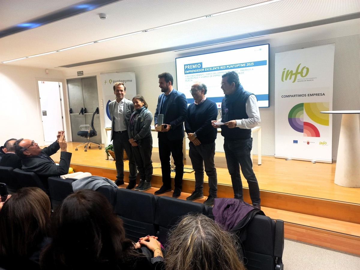 San Javier recibe el 'Faro del Emprendimiento 2025' por Centro de Negocios