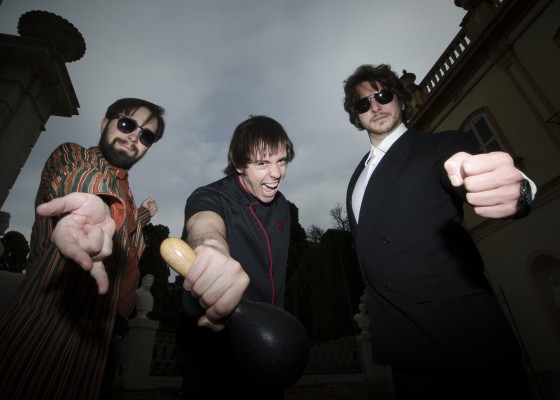 Rock garajero de la mano de los divertidos y mordaces Ukelele Zombies

