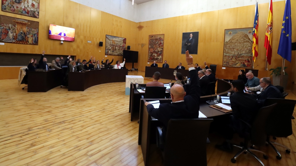 Benidorm aprueba el nuevo pliego de limpieza y recogida de residuos con reticencias del PSOE