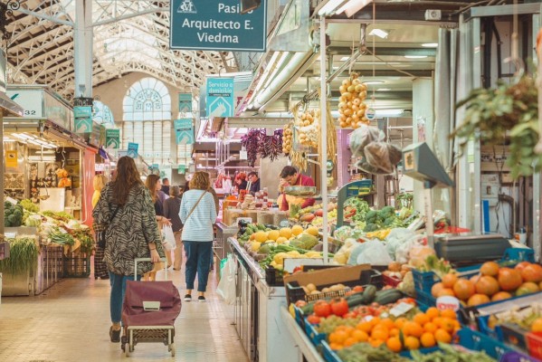 El Mercado Central de València, siempre cerca de sus clientes, tanto particulares como empresas de restauración