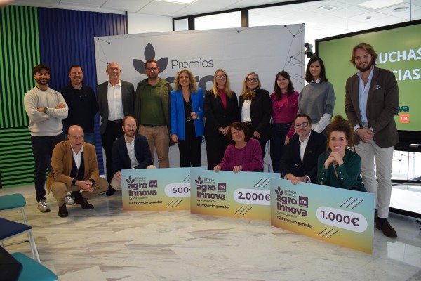 Una empresa que combate las plagas sin dejar residuos químicos gana los III Premios Agroinnova de Mercalicante