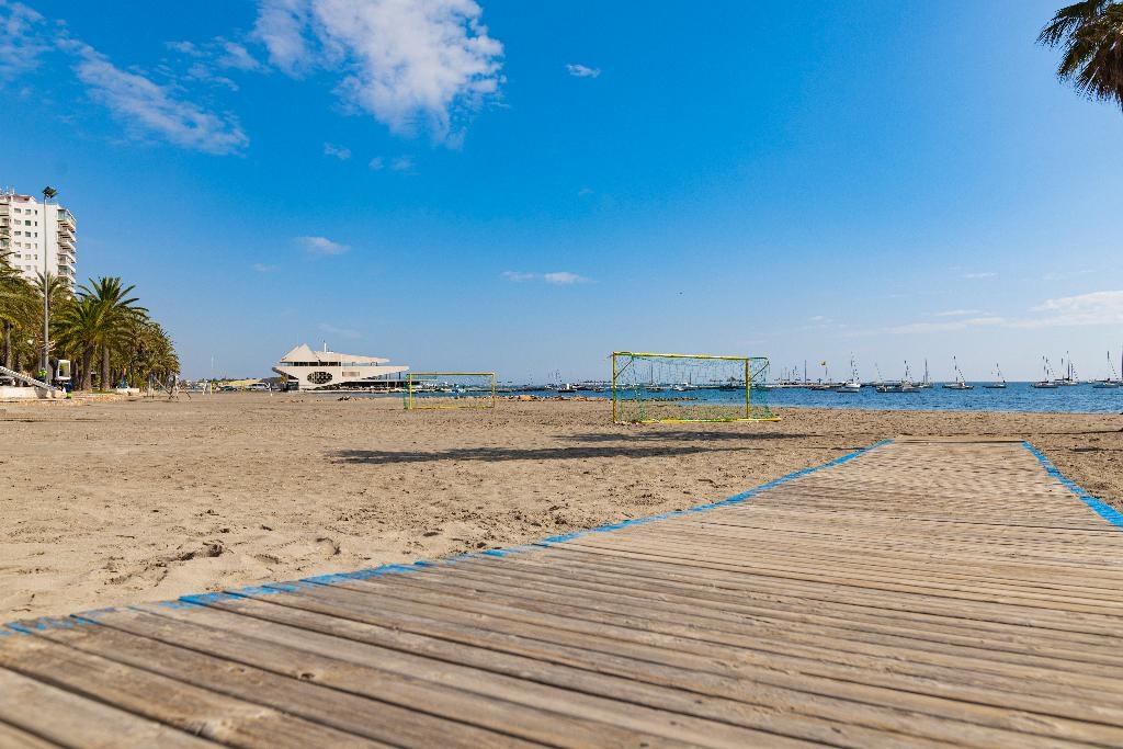 El Ayuntamiento de San Javier reforzará la limpieza de playas para los dos próximos años