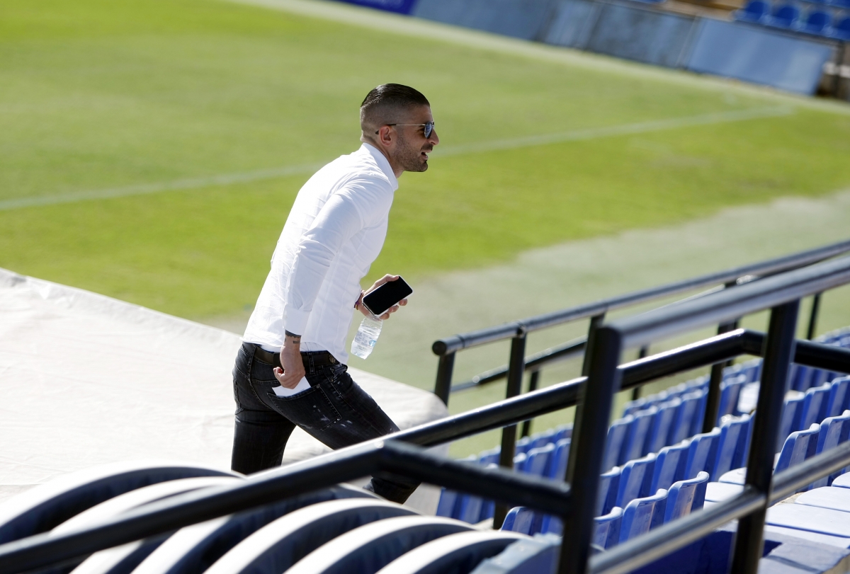 Ya son cinco años y medio en los despachos del club rayista para Javier Portillo - Foto: FITO GONZÁLEZ Ya son cinco años y medio en los despachos del club rayista para Javier Portillo