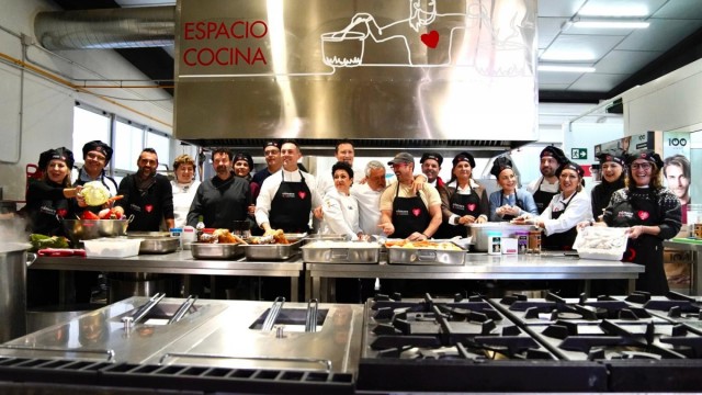 Alicante Gastronómica Solidaria cocinará y repartirá 9.000 menús navideños para personas vulnerables