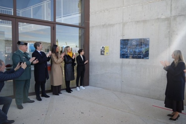 Ana Carrasco ya tiene su placa 'Murcia, Región de Mujeres' en el pabellón al que da nombre en Cehegín
