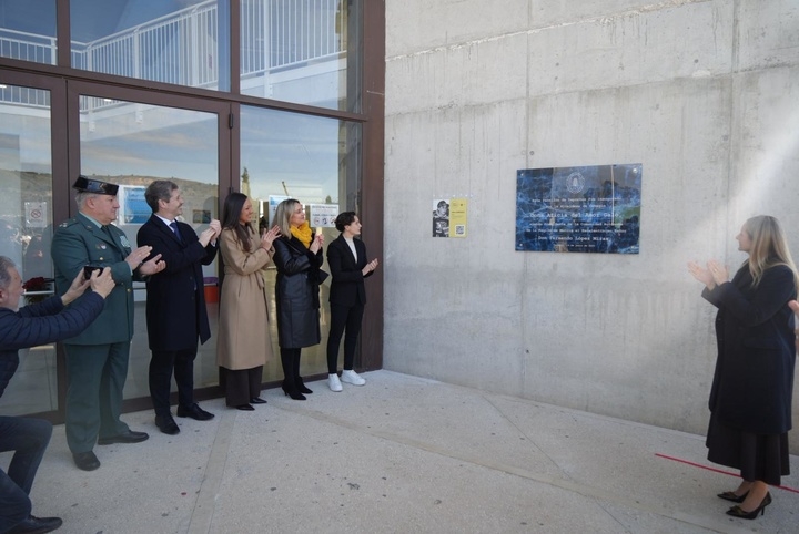 Ana Carrasco ya tiene su placa 'Murcia, Región de Mujeres' en el pabellón al que da nombre en Cehegín