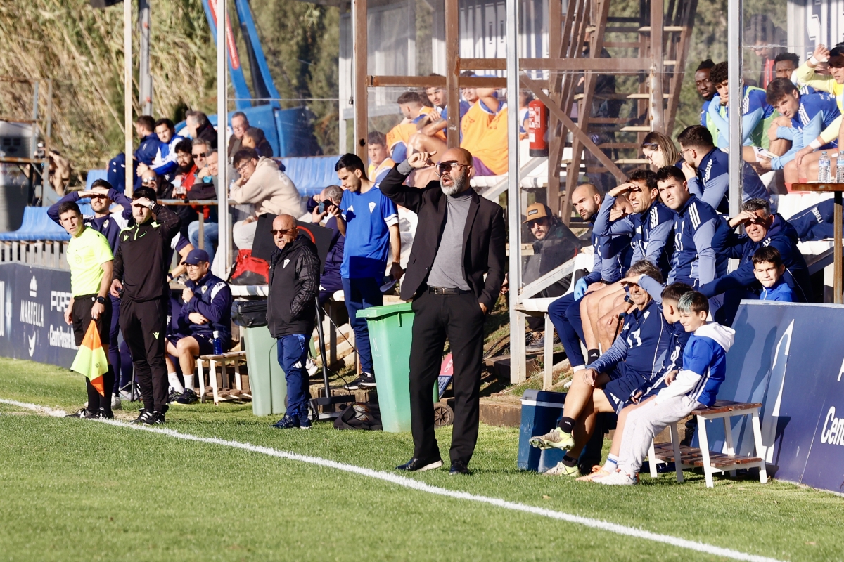 Company tuvo que seguir en choque desde la grada por sanción