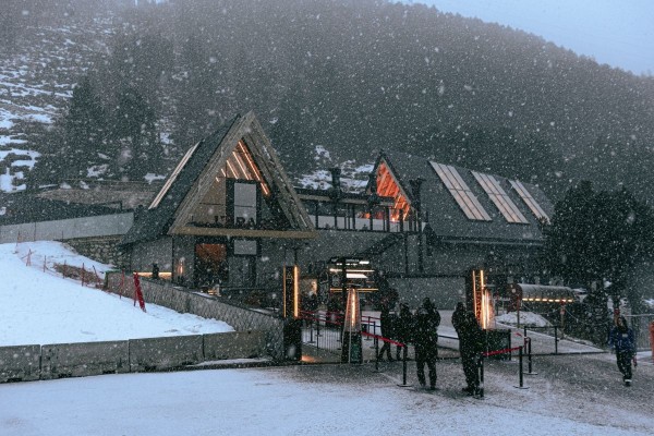 L’Abarset eleva la experiencia del après-ski esta Navidad, con una programación exclusiva de fiestas y DJ internacionales