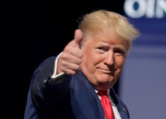 Trump retrasa hasta 2027 la subida de los aranceles a muebles tapizados, de cocina y tocadores de baño