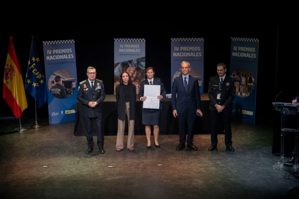 La Policía Local de Burriana, premiada en Madrid por su labor y trayectoria en el ámbito educativo