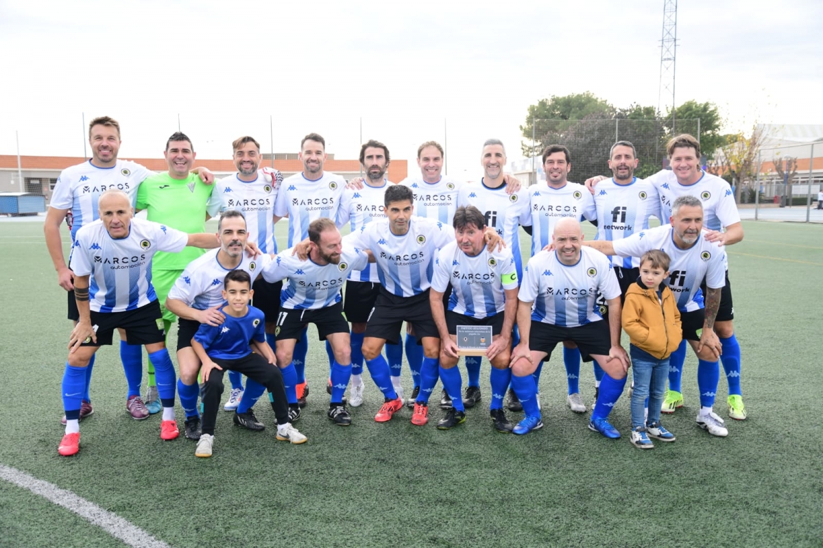 Domingo solidario de las Leyendas del Valencia CF y las del Hércules por Lía y Lubo Penev 