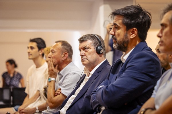 El Valencia CF busca tres perfiles en el mercado invierno