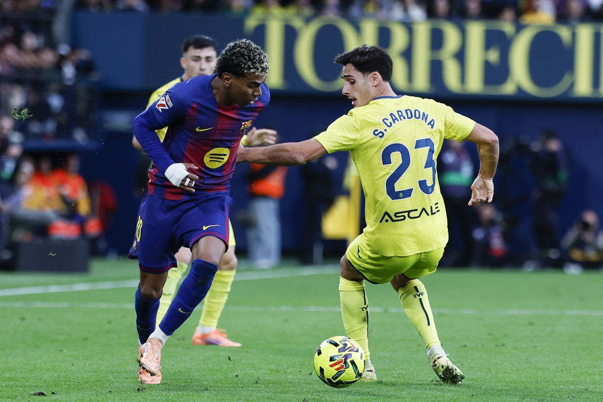 Un Villarreal debilitado por la expulsión de Renato cae ante un Barça que dominó el juego