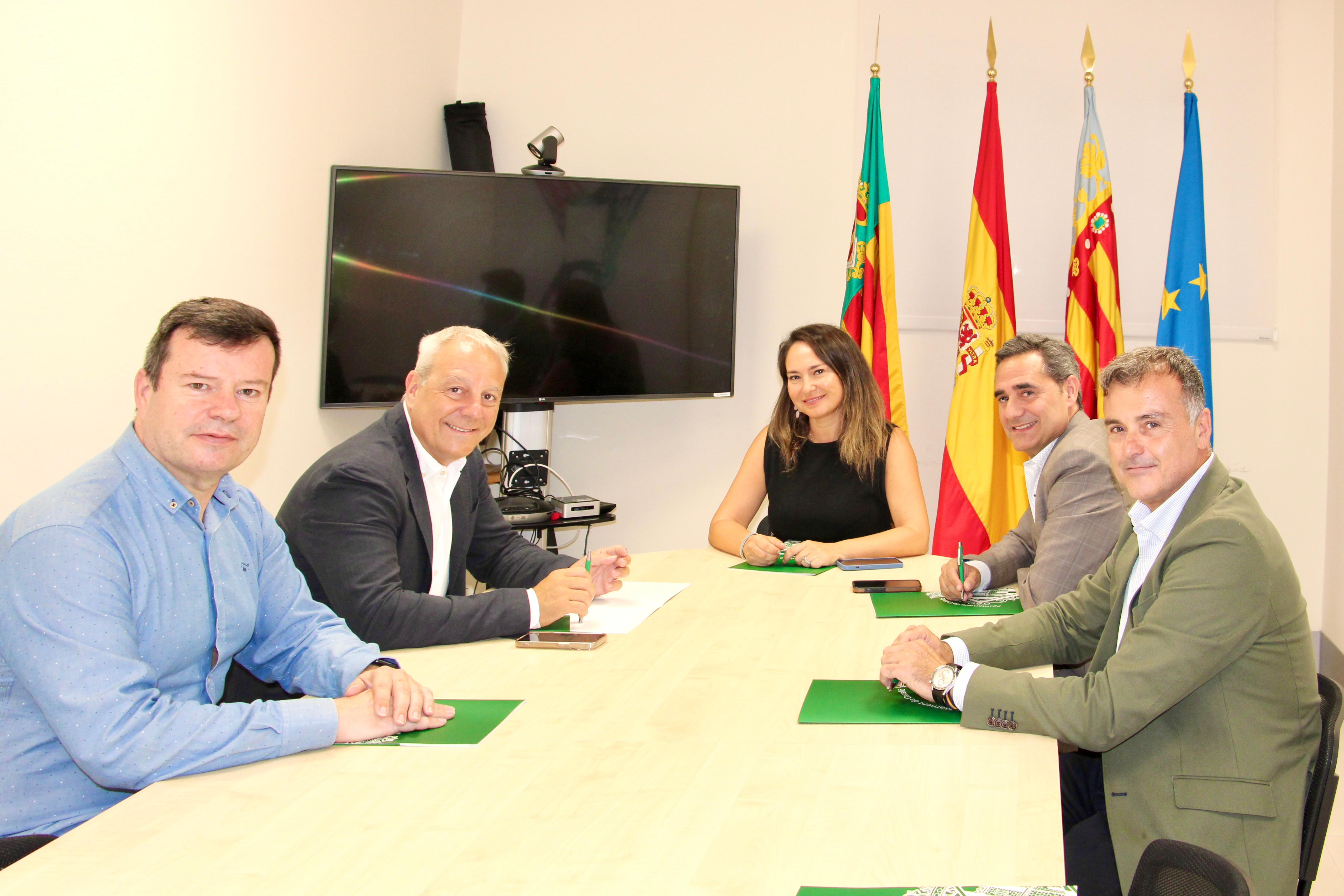 El Ayuntamiento y la Federación Española de Balonmano pactan citas deportivas en Castelló