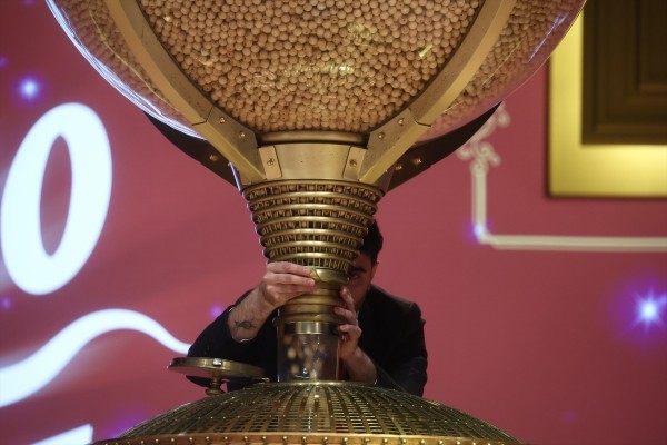 El 23.112 y el 60.649, quintos premios del Sorteo de Navidad 2025, con ventas en la provincia de Valencia