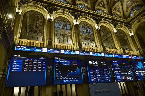 El Ibex 35 sube un 0,93% y marca un nuevo máximo histórico de 17.354,9 puntos