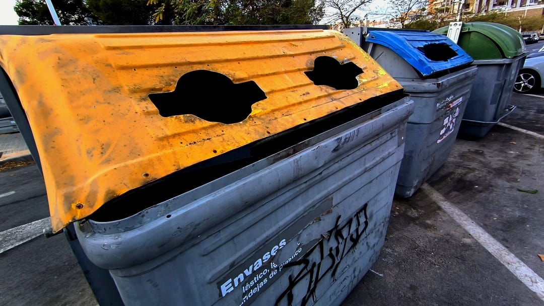 Contenedores de Benidorm en una imagen de archivo.