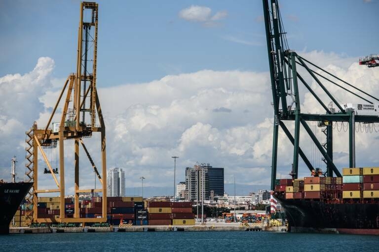 El déficit comercial sube a 45.800 millones hasta octubre, un 47,6% más, con leve avance de exportaciones