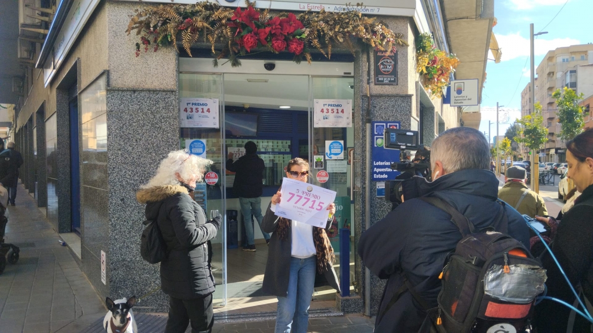 Una administración de Elda vende 380 décimos del tercer quinto premio, el 77.715
