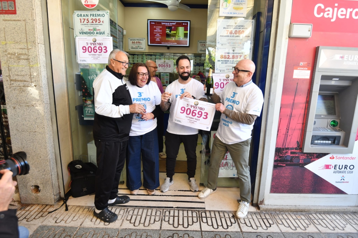El tercer premio, el 90.693, deja 11.950.000 euros, la mayor parte en el Centro Comercial Garden de Alicante