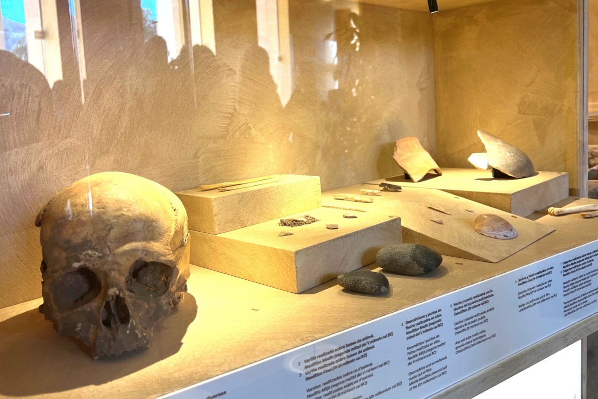 Canibalismo por amor: el MARQ revela los rituales más íntimos del Neolítico en la Cova del Randero