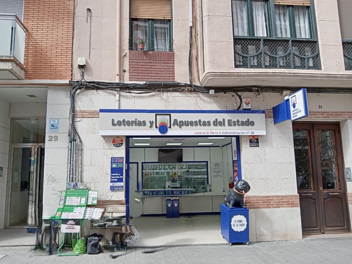 Un quinto premio, el 41.716, sonríe a Murcia y Caravaca de la Cruz con 6.000 euros el décimo