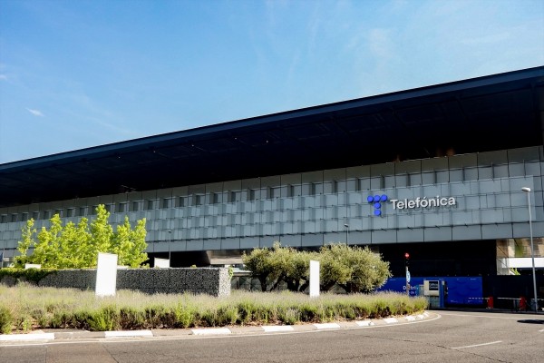 Telefónica digitaliza la logística interna de Grupo Gallo y lo habilita en el uso de IA