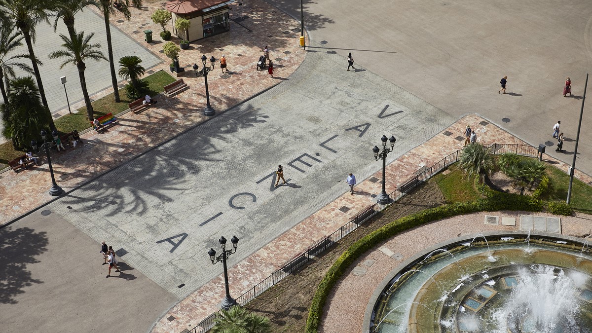 El Ayuntamiento seguirá adelante con la doble denominación València/Valencia aunque la AVL lo desaconseja