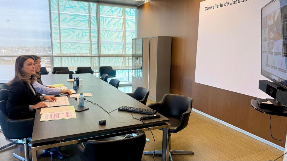 Nuria Martínez destaca el esfuerzo de la Generalitat para cumplir con los plazos de implantación de los Tribunales de Instancia