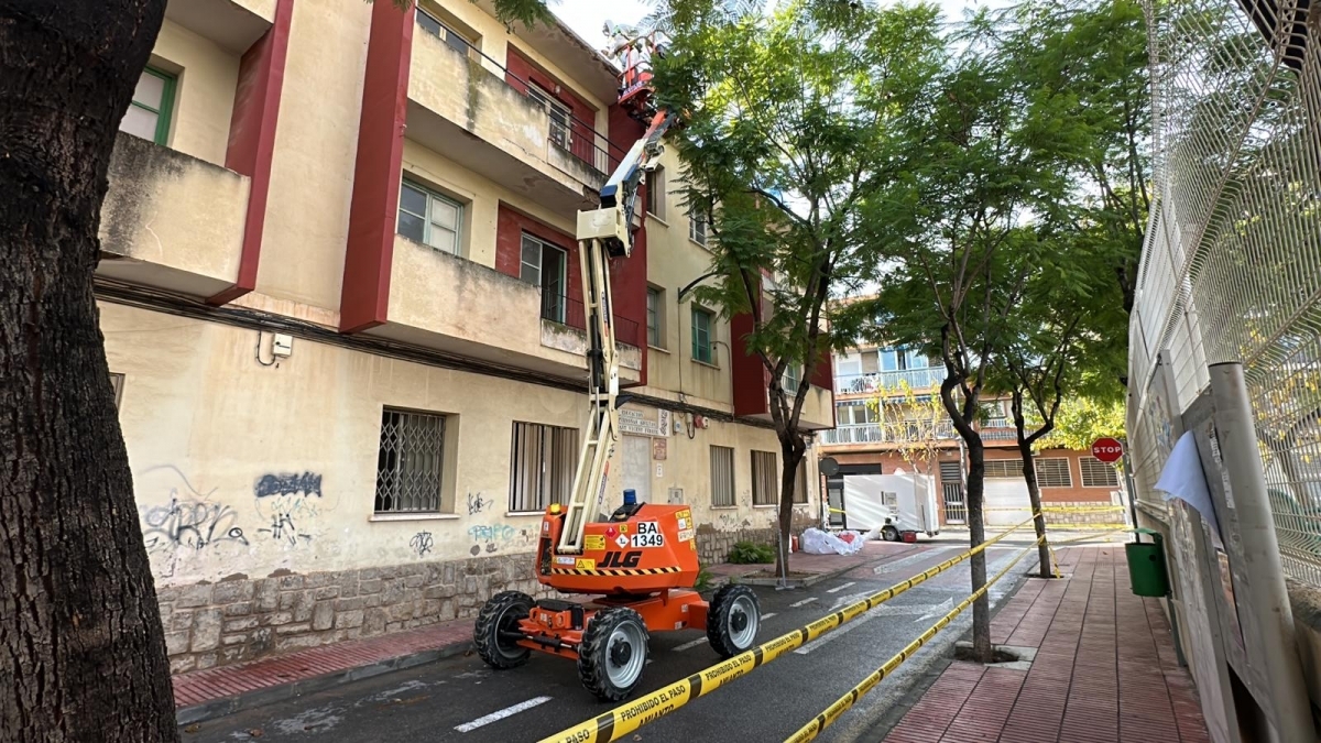 San Vicente proyecta un centro de servicios sociales: retira el amianto y ahora demolerá los dos edificios