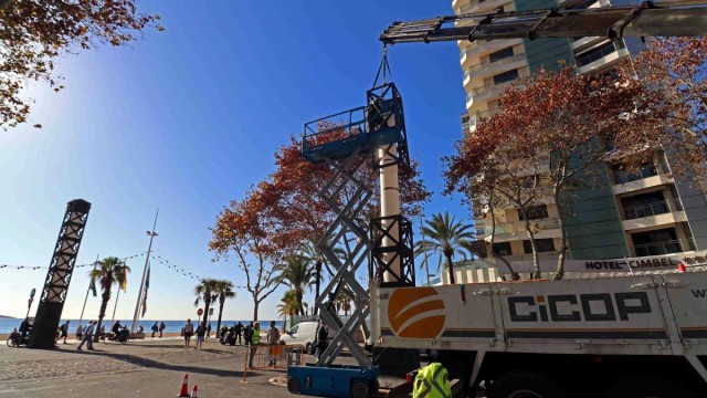 Arranca la rehabilitación de la iluminación de los 90 del Paseo de Levante de Benidorm