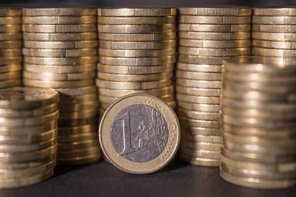 El euro se cambia por debajo de los 1,17 dólares al conocerse la inflación de la eurozona