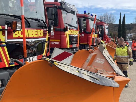 61 quitanieves, más de un millón de litros de salmuera y 6.785 toneladas de sal para hacer frente a la nieve