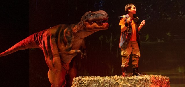 Los dinosaurios toman La Rambleta con ‘Jurassic Game’