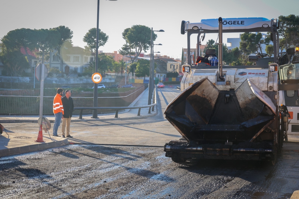 El Ayuntamiento de Torrent reasfalta la carretera a Alaquàs e incorpora un nuevo carril bici