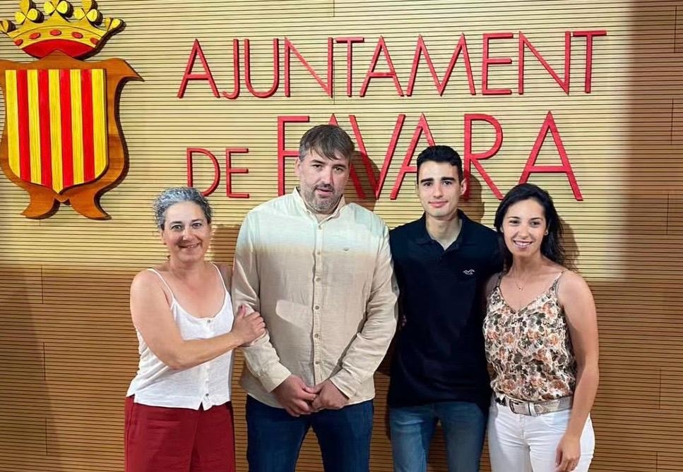 Los dos concejales de Compromís y los dos no adscritos. 