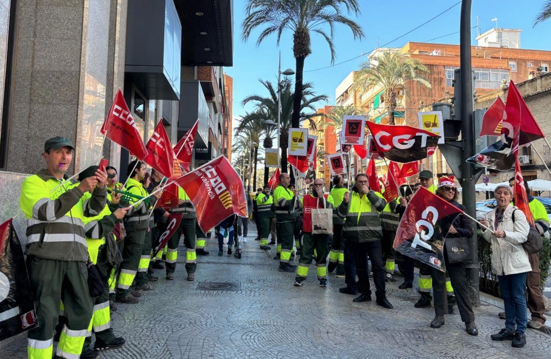 Los trabajadores de la limpieza de Torrent amenazan con una huelga el día de la cabalgata y noche de Reyes