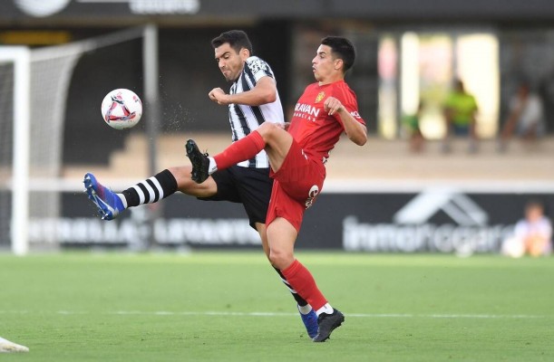 La afición del Efesé pide cambiar la hora del partido ante el Levante por el calor 