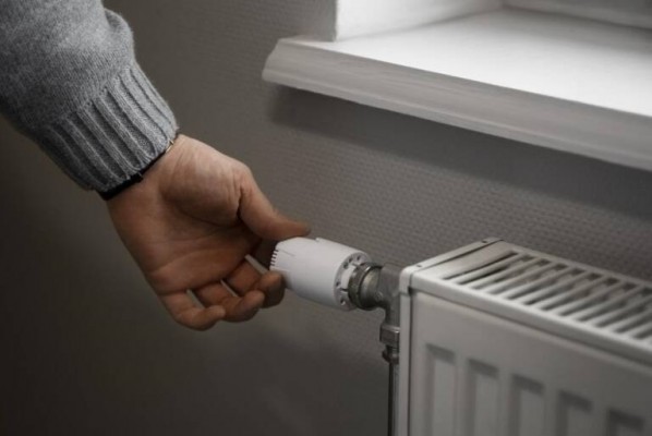 El Gobierno prorroga la prohibición de desahucios a vulnerables y el bono social eléctrico para todo 2026