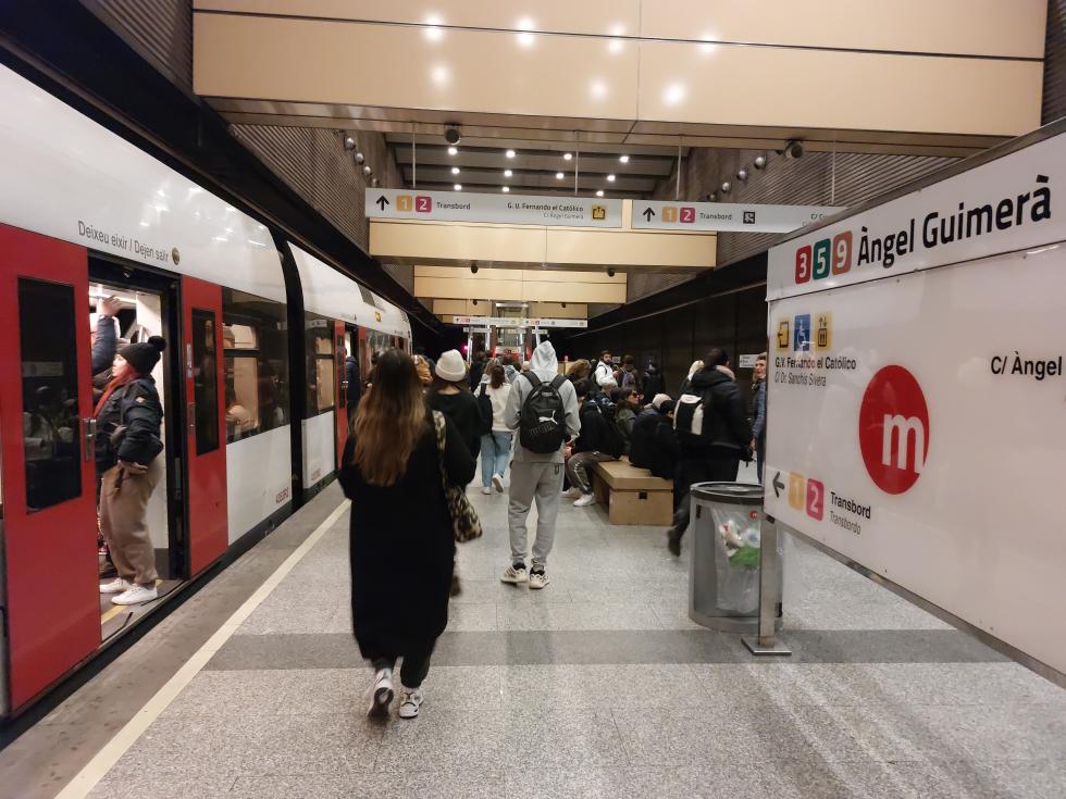 Una avería en la catenaria entre Ángel Guimerà y Avinguda del Cid provoca retrasos en Metrovalencia