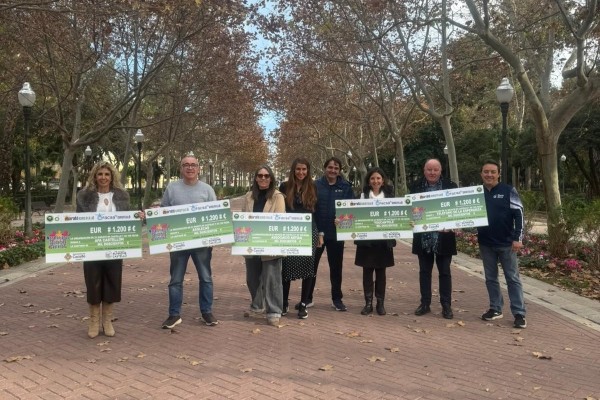 El Marató de Castelló entrega cheques solidarios a cinco ONG con la cantidad recaudada la prueba de 2025