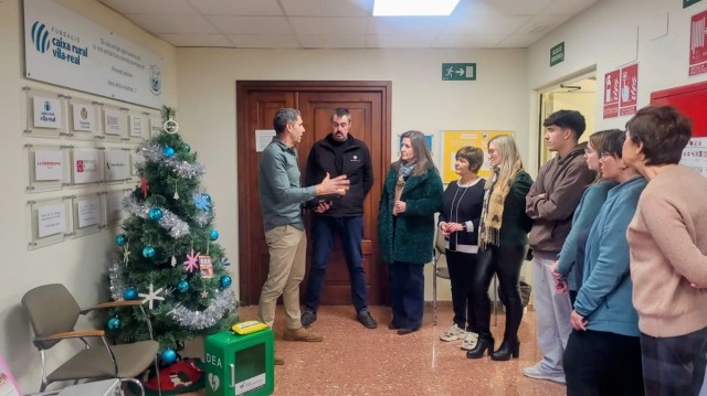La Fundació Caixa Rural Vila-real refuerza su compromiso con la salud con la suma de un desfibrilador
