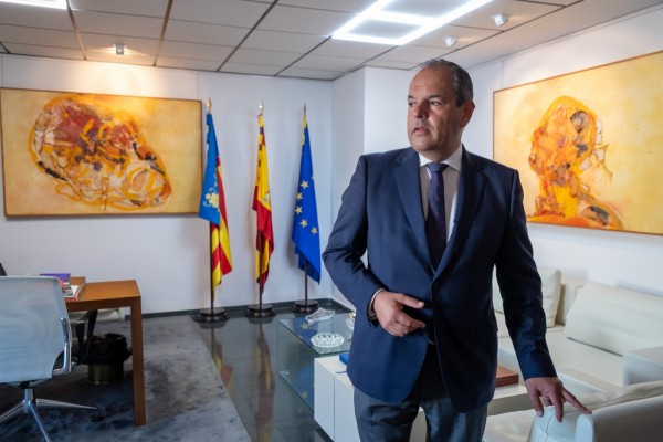 El foco sobre Carlos Baño irá a la Diputación de Alicante... y no solo por los bono-comercio