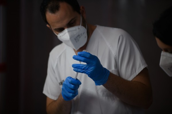 Médicos, enfermeros y psicólogos: los perfiles que lideran las peticiones de homologación de títulos