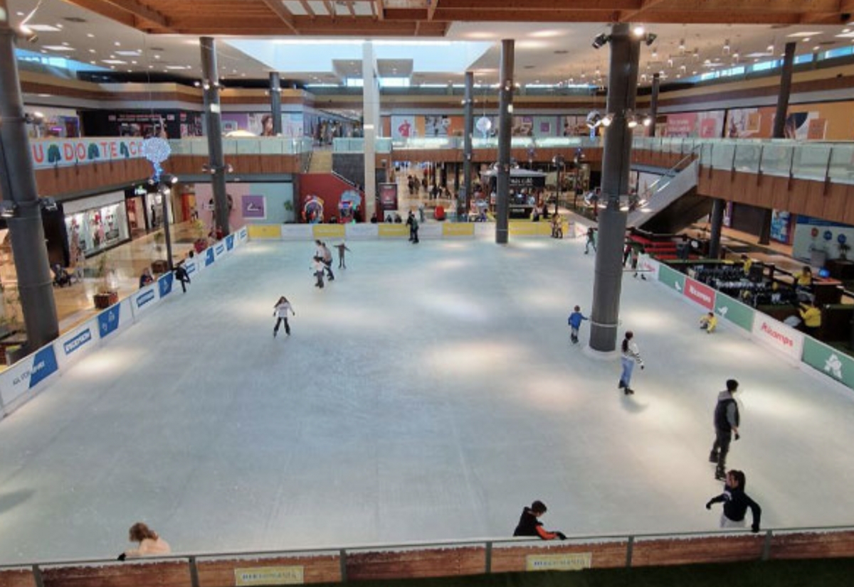 Guía para exprimir la Navidad en Murcia: del patinaje sobre hielo a la magia de los mercados y atracciones