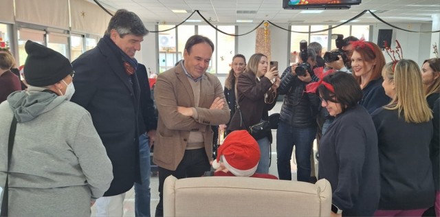 Pérez Llorca visita el Centro de Día y el Hospital-Asilo Santa Marta de Villajoyosa